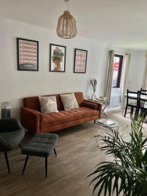 Gorgeous Flat 10 Min Walk to Stadium FREE parking